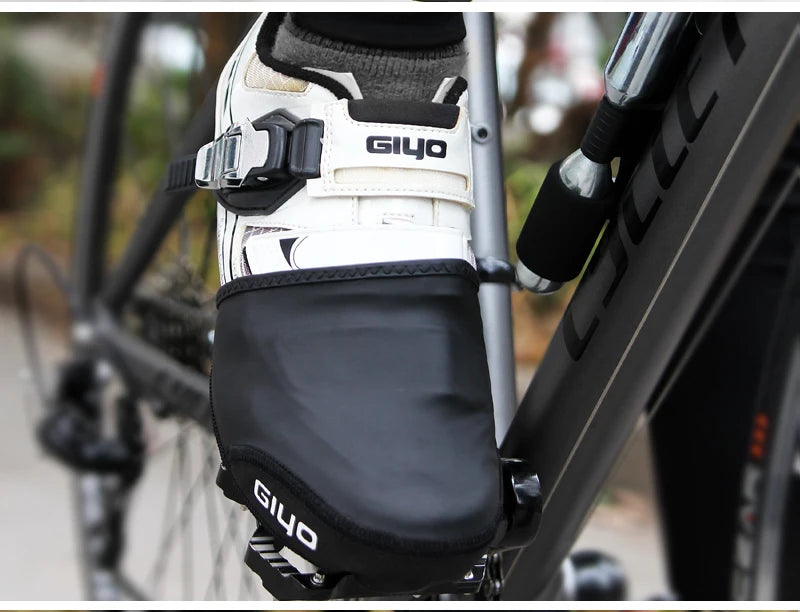 GIYO Windproof Waterproof Fleece Cycling Shoe Covers for All Seasons ATHLEXES