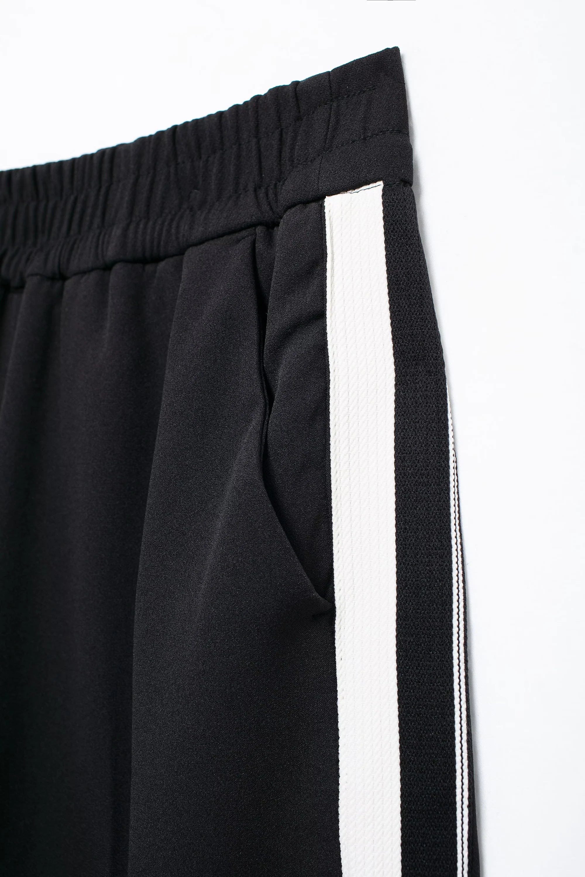 TRAFZA Luxe Stripe Jacket & Trousers Set for Women ATHLEXES