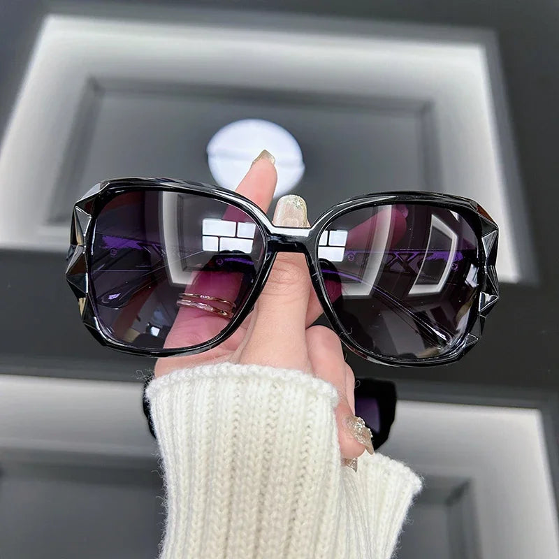 Retro Chic Oversized Sunglasses for Women ATHLEXES