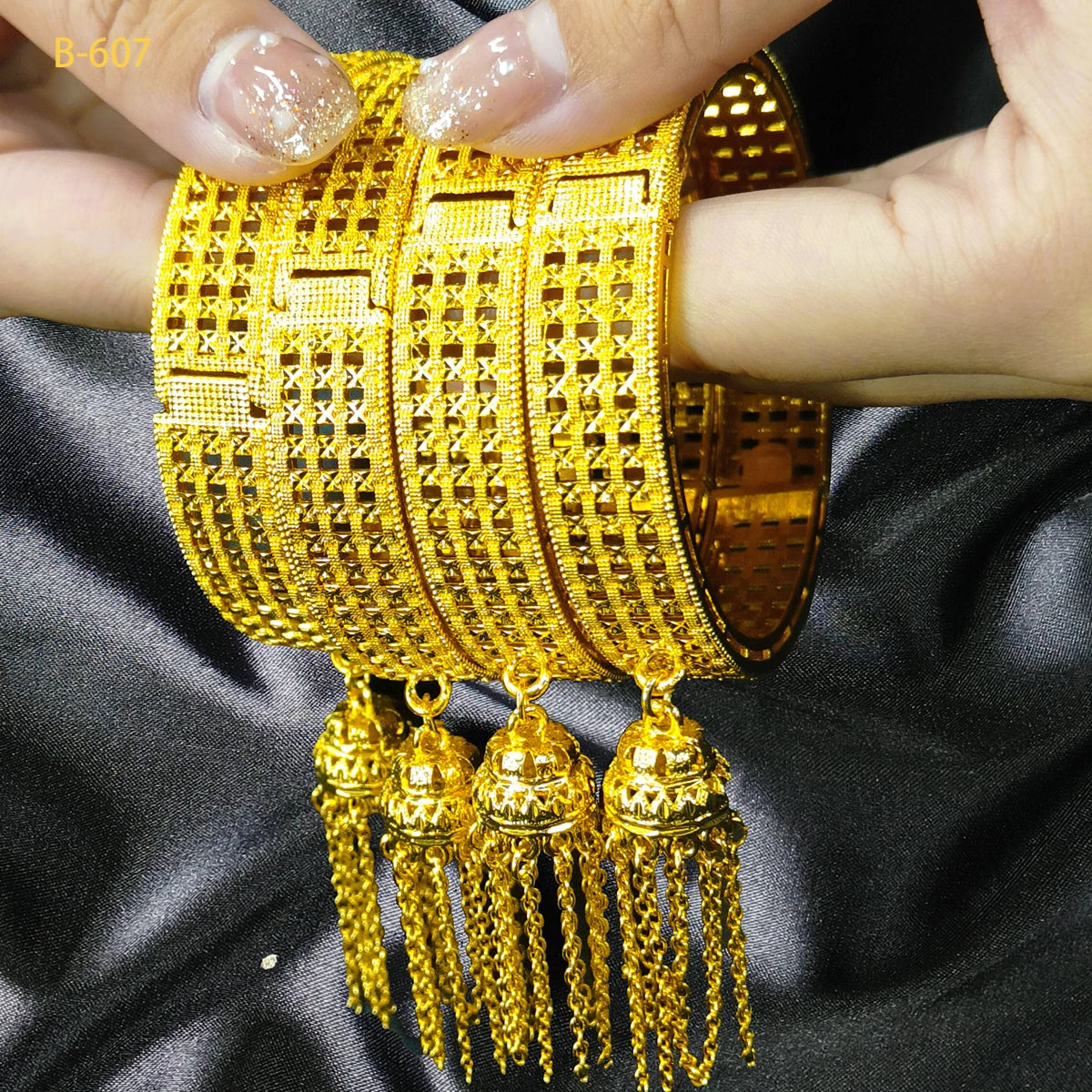 XUHUANG Dubai Gold Bangles with Tassel Pendant ATHLEXES