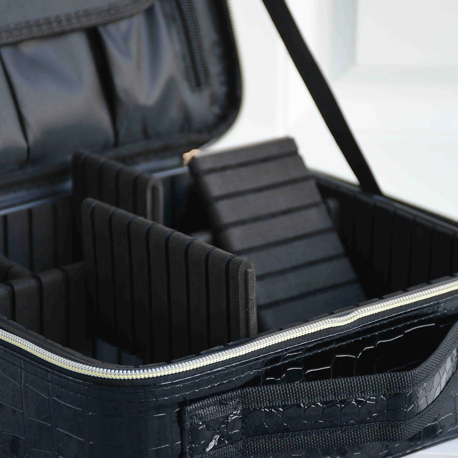 ChicTravel PU Leather Makeup Organizer ATHLEXES