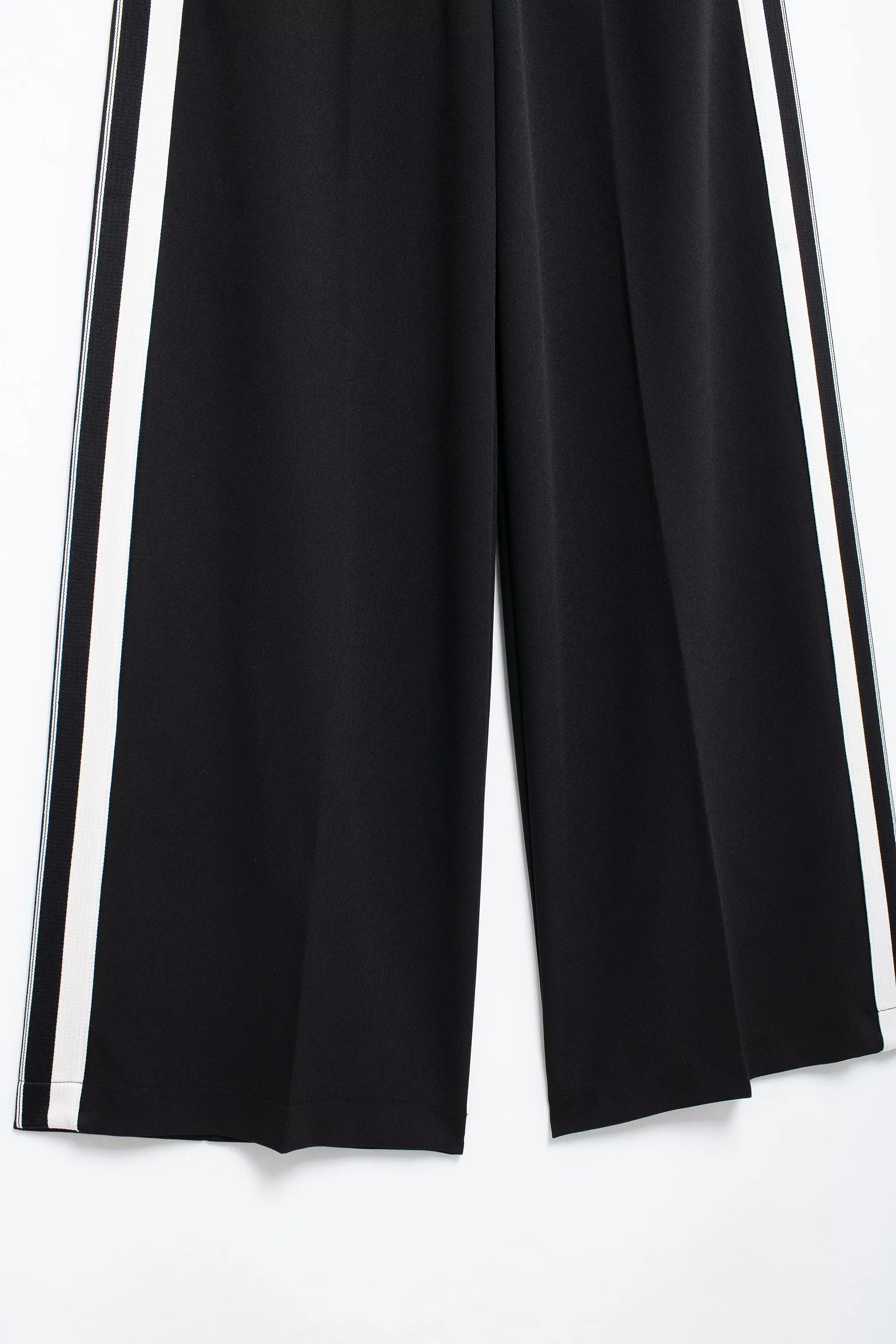 TRAFZA Luxe Stripe Jacket & Trousers Set for Women ATHLEXES