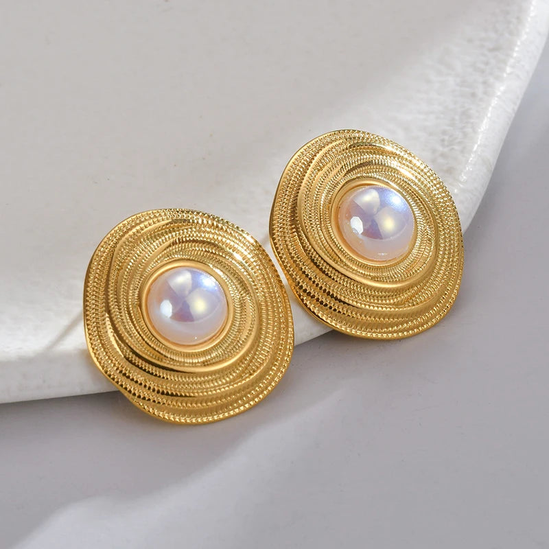 Lustrous Wavelet Gold Pendant with Moonstone ATHLEXES