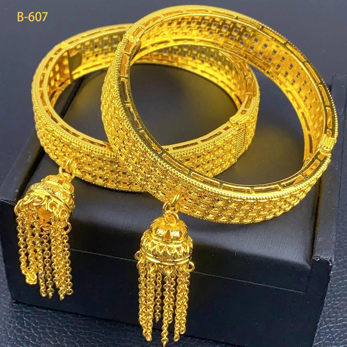 XUHUANG Dubai Gold Bangles with Tassel Pendant ATHLEXES