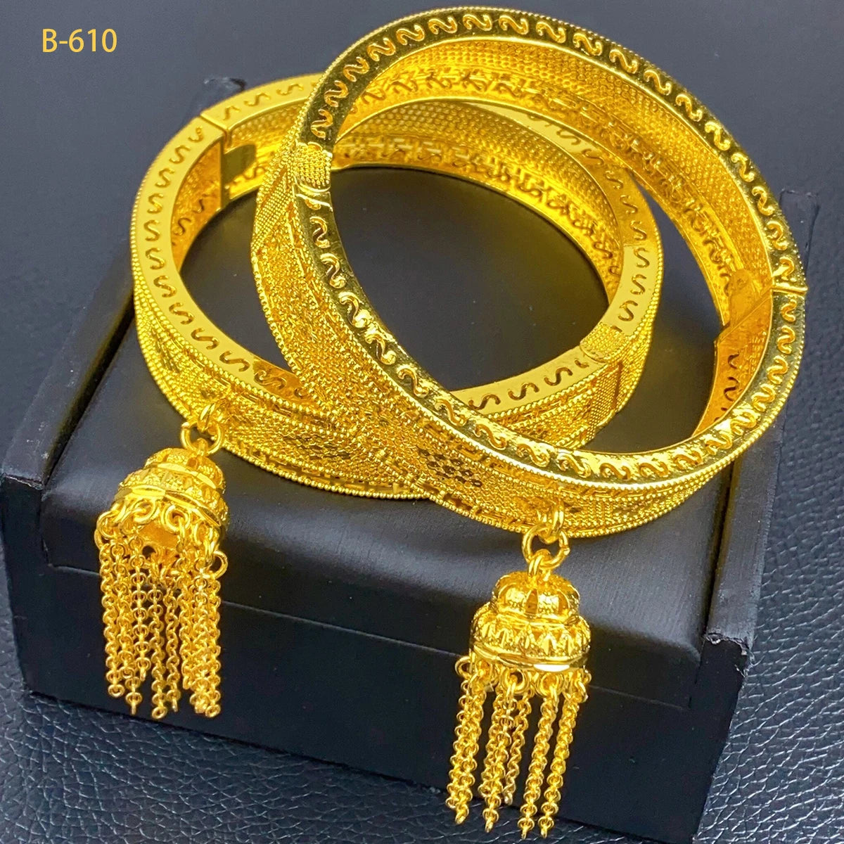 XUHUANG Dubai Gold Bangles with Tassel Pendant ATHLEXES