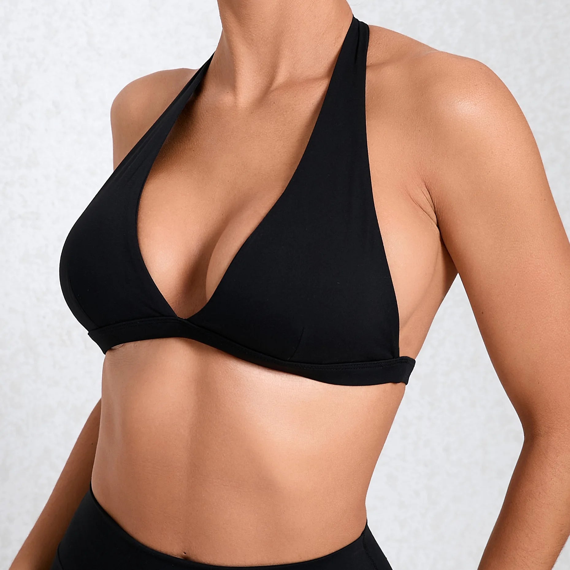 VividFit Womenâ??s V-Neck Active Sports Bra ATHLEXES